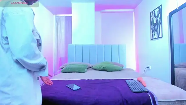 Snapshot of emily7_ chatting on 02/11/26, 02:11 emily7 online show from 02/11/26, 02:11