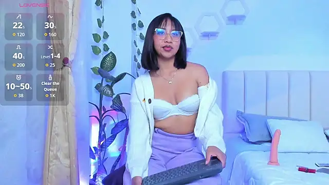 Snapshot of emily7_ chatting on 02/21/26, 08:54 emily7 online show from 02/21/26, 08:54