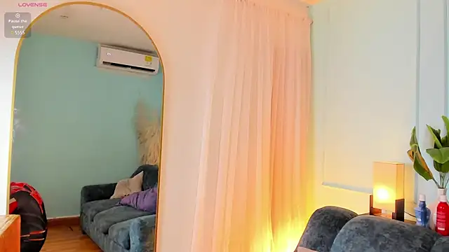 Nicki Ripperton online show from 04/11/26, 04:17