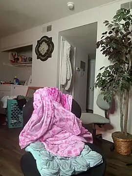 hispinkfreak219 online show from 02/14/26, 05:37