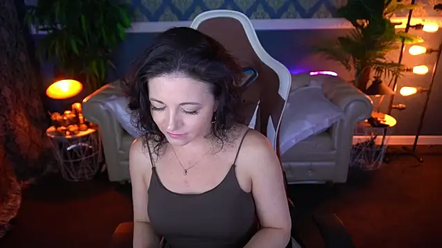 Snapshot of Dafni_Monn chatting on 06/18/26, 05:51 Dafni Monn online show from 06/18/26, 05:51