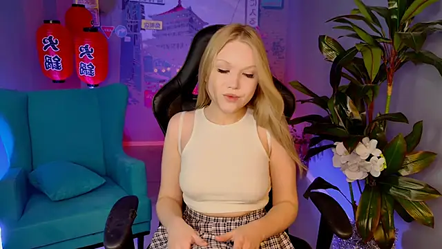 Snapshot of ChloeWhite chatting on 01/11/26, 02:00 ChloeWhite online show from 01/11/26, 02:00