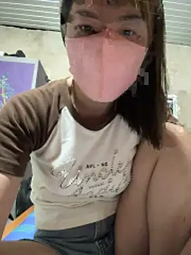 Snapshot of July-love chatting on 02/18/26, 02:02 July-love online show from 02/18/26, 02:02