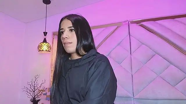 zoevg online show from 03/30/26, 12:17