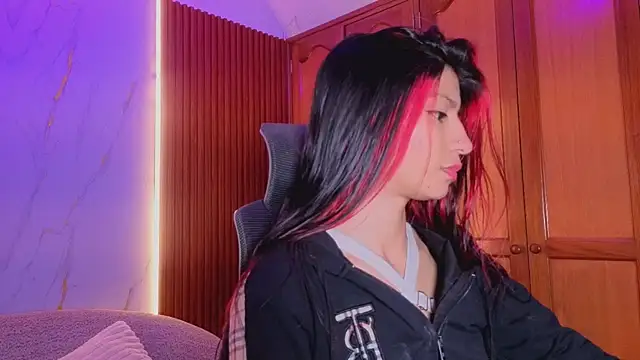 dulcetorresvg online show from 04/17/26, 03:09