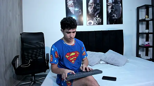 Snapshot of Alejo_Grey chatting on 01/08/26, 01:02 Alejo Grey online show from 01/08/26, 01:02