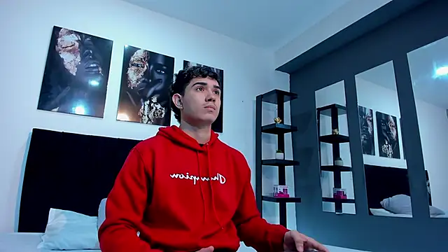 Snapshot of Alejo_Grey chatting on 01/14/26, 12:33 Alejo Grey online show from 01/14/26, 12:33