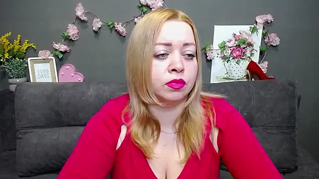 Snapshot of OliviaVerr chatting on 01/12/26, 01:16 OliviaVerr online show from 01/12/26, 01:16