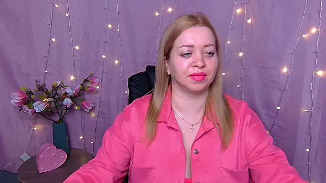 Snapshot of OliviaVerr chatting on 02/26/26, 01:54 OliviaVerr online show from 02/26/26, 01:54