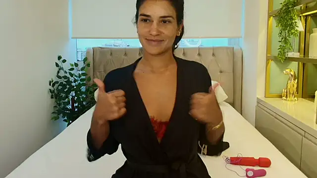 Maxine Spencer online show from 02/05/26, 07:51