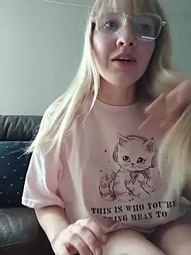 Snapshot of BunnySnowFlake chatting on 04/08/26, 08:42 BunnySnowFlake online show from 04/08/26, 08:42