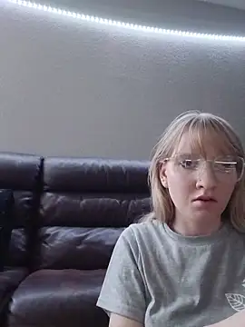 Snapshot of BunnySnowFlake chatting on 04/16/26, 12:22 BunnySnowFlake online show from 04/16/26, 12:22