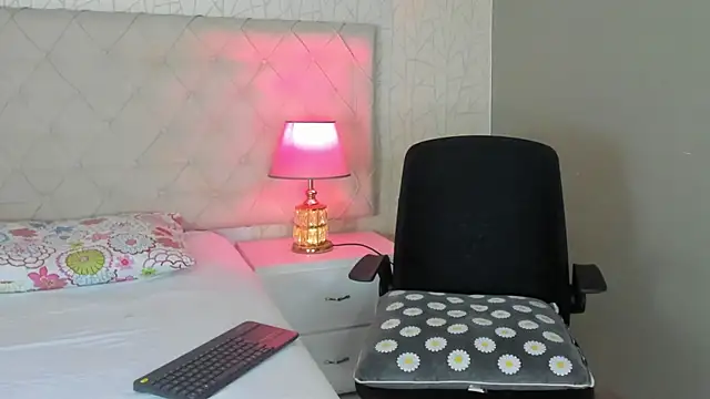 TinyRosee online show from 02/05/26, 08:02