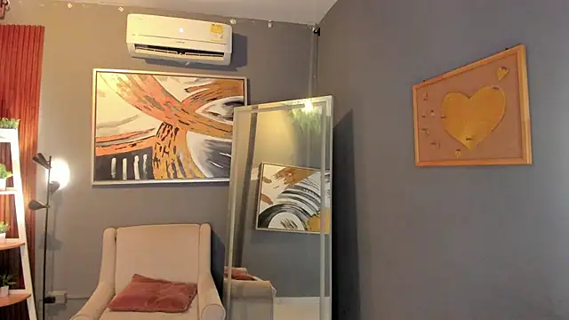 ailann  online show from 04/15/26, 07:43