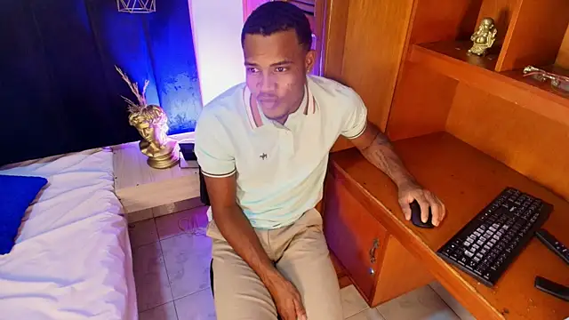 Latinblack 98 online show from 01/10/26, 07:15