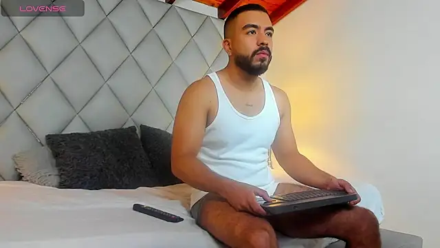 AaronVegaa online show from 01/15/26, 04:11