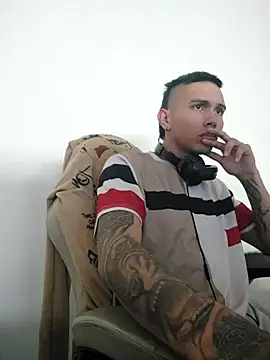 Scook Gray  online show from 02/18/26, 03:41