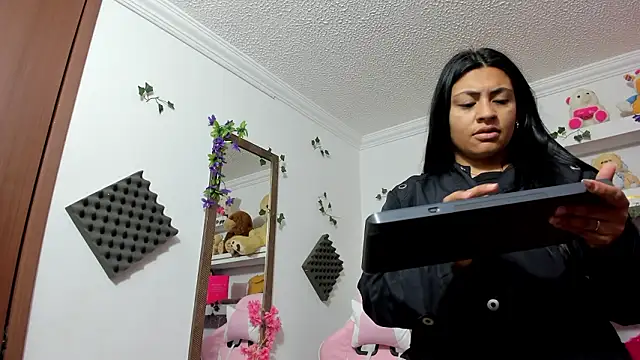 Snapshot of maira_diazz chatting on 02/09/26, 12:09 maira diazz online show from 02/09/26, 12:09