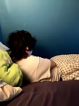 Snapshot of quwuinnie333 chatting on 01/14/26, 05:24 quwuinnie333 online show from 01/14/26, 05:24