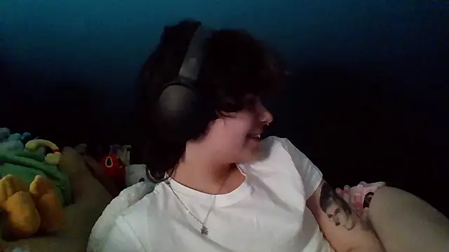 Snapshot of quwuinnie333 chatting on 01/15/26, 03:11 quwuinnie333 online show from 01/15/26, 03:11