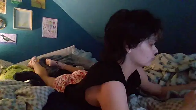 Snapshot of quwuinnie333 chatting on 02/05/26, 04:28 quwuinnie333 online show from 02/05/26, 04:28