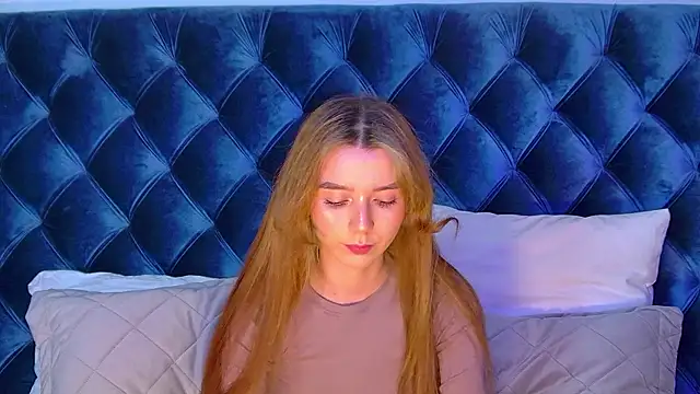 VanessaVienne online show from 02/22/26, 04:27