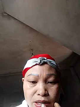 Snapshot of miray- chatting on 01/13/26, 07:35 miray- online show from 01/13/26, 07:35