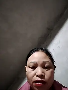 Snapshot of miray- chatting on 01/15/26, 01:37 miray- online show from 01/15/26, 01:37