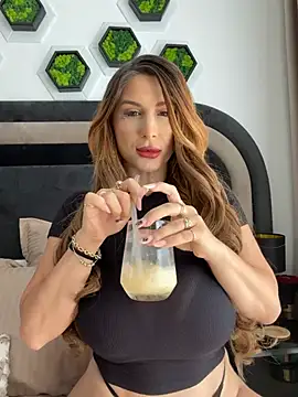 LucyBridgette online show from 07/10/26, 01:14