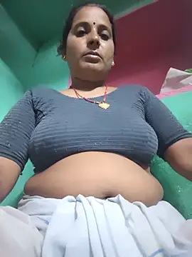 Snapshot of Reena_lodha chatting on 06/18/26, 10:25 Reena lodha online show from 06/18/26, 10:25