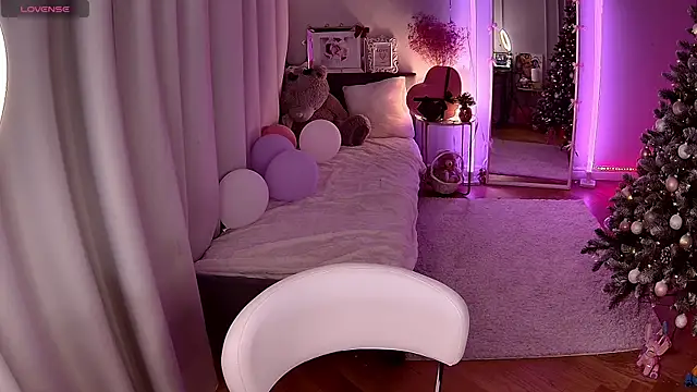 Snapshot of Alina_Mood chatting on 01/14/26, 07:25 Alina Mood online show from 01/14/26, 07:25