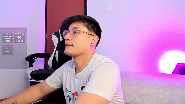 Theo Rowan online show from 02/02/26, 08:18