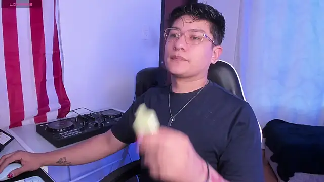 Theo Rowan online show from 04/17/26, 11:46