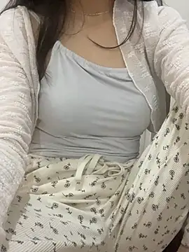 Snapshot of Linhtruong__ chatting on 01/10/26, 06:31 Linhtruong online show from 01/10/26, 06:31