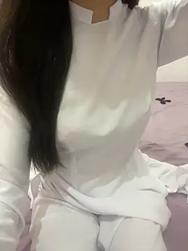 Snapshot of Linhtruong__ chatting on 02/28/26, 03:57 Linhtruong online show from 02/28/26, 03:57