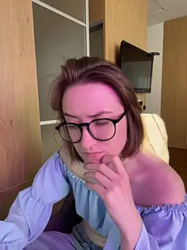 Snapshot of Persephone_Kore chatting on 05/07/26, 04:12 Persephone Kore online show from 05/07/26, 04:12