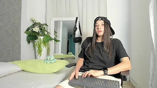 ViictoriiaSaenz online show from 04/27/26, 03:59