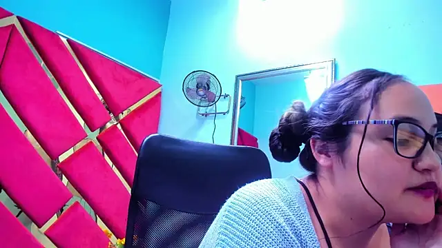 MiaRouss69 online show from 02/19/26, 04:30