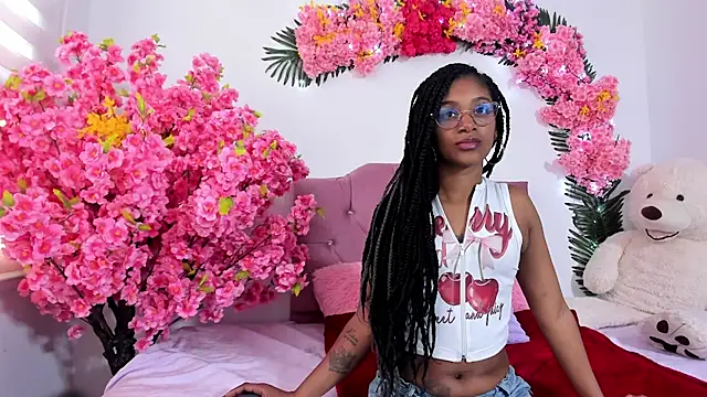 Snapshot of Pamela_James_ chatting on 01/14/26, 02:12 Pamela James online show from 01/14/26, 02:12