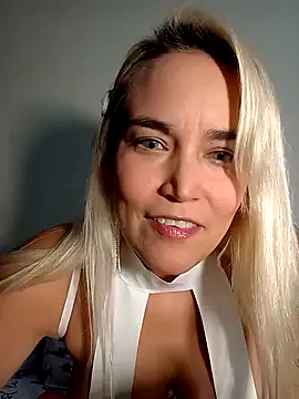 Snapshot of Allezzafox chatting on 01/12/26, 11:10 Allezzafox online show from 01/12/26, 11:10