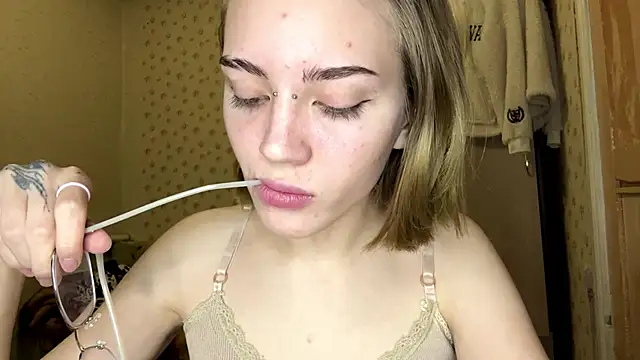 KerieDitti online show from 01/11/26, 02:11