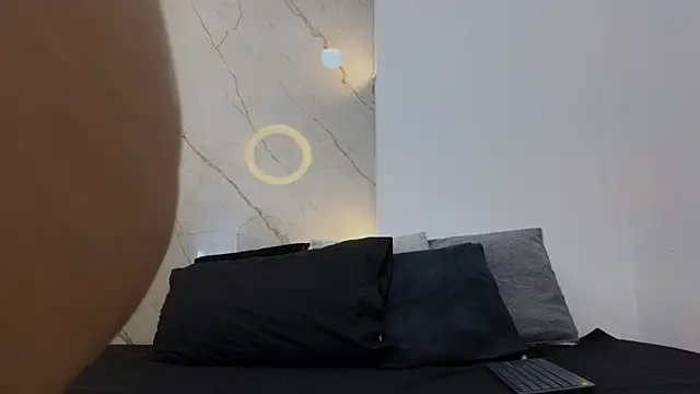 Laura Miller1 online show from 02/18/26, 08:49