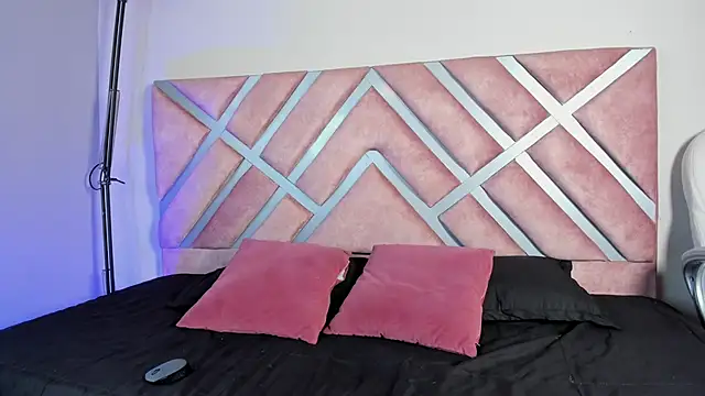 Lara reynolds  online show from 01/16/26, 07:51