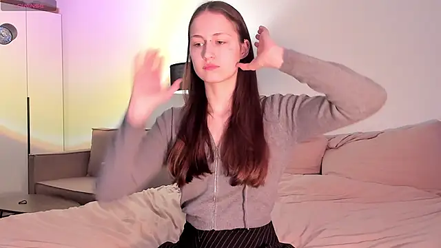 Snapshot of julie_qwerty chatting on 03/17/26, 01:25 julie qwerty online show from 03/17/26, 01:25