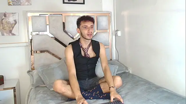 Curlystartt online show from 01/14/26, 12:33