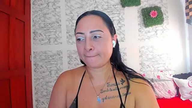 Snapshot of XXXStephanie_XXX chatting on 06/22/26, 03:53 XXXStephanie XXX online show from 06/22/26, 03:53