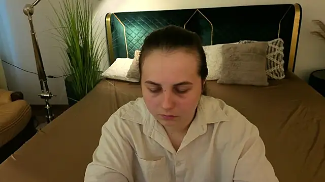 MikaFoxy online show from 04/06/26, 05:30