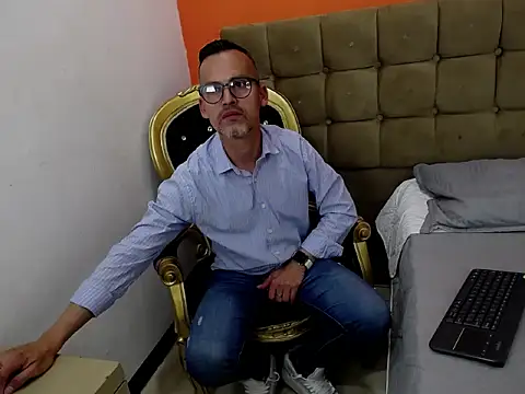 Oswalldo   online show from 02/04/26, 03:23