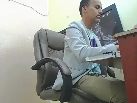 Oswalldo   online show from 02/23/26, 11:29