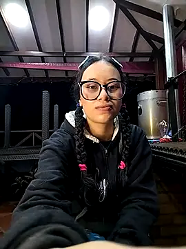 Snapshot of l0lita_emi chatting on 02/11/26, 10:09 l0lita emi online show from 02/11/26, 10:09